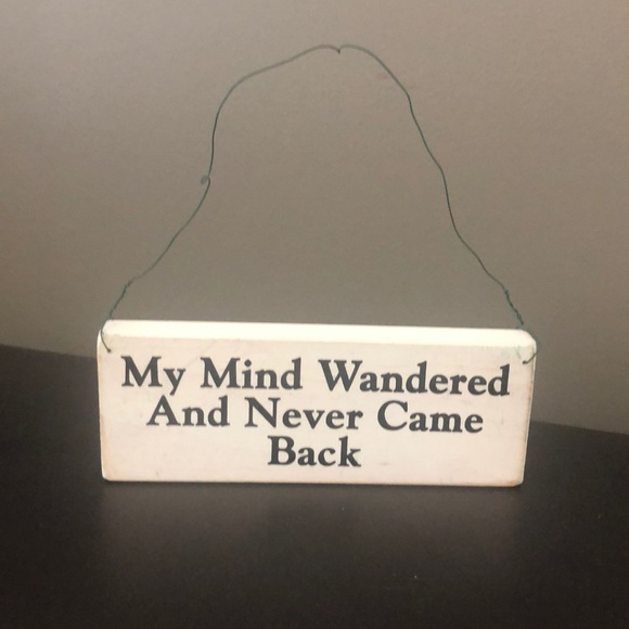 Wooden sign - Picture 1 of 1